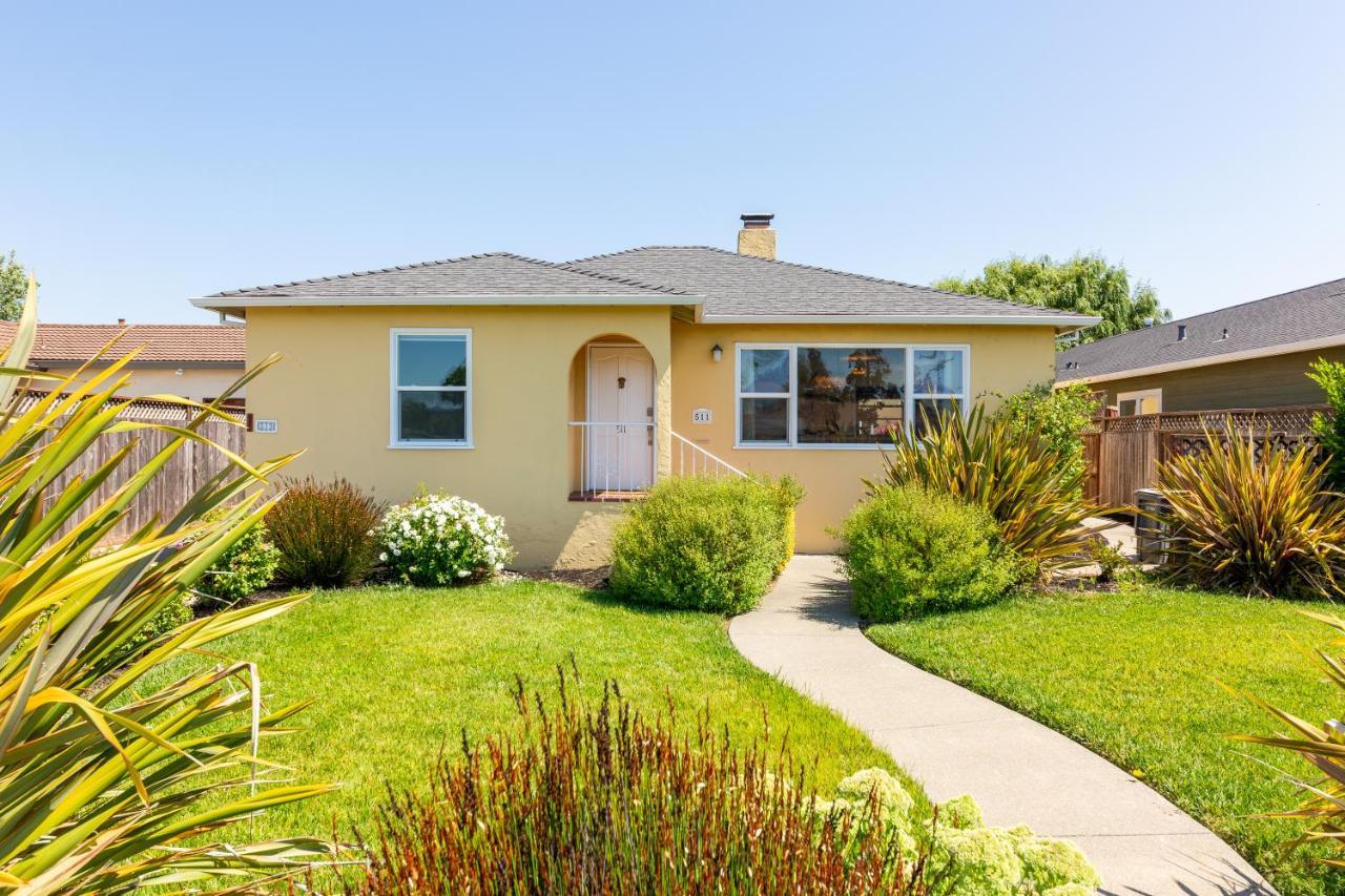 Spacious Renovated Petaluma Home- Pool Table, Fire Pit, Parking Екстериор снимка